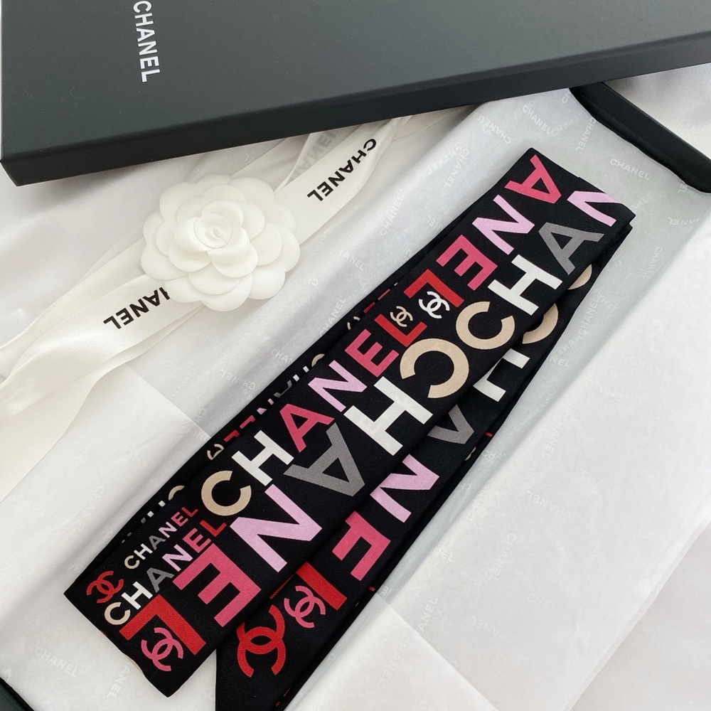 CHANEL Black and Pink Logo Scarf - Picture 12 of 16